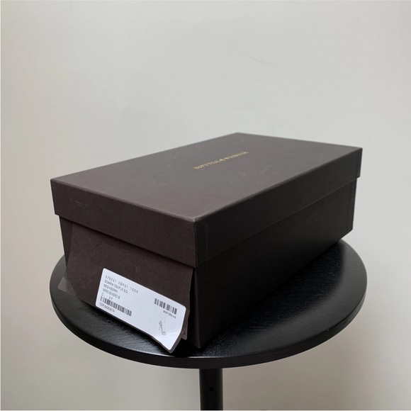 Bottega Veneta Stretch Leather Mesh Heels with Gold Chain from FW 2019 - Picture 4 of 5